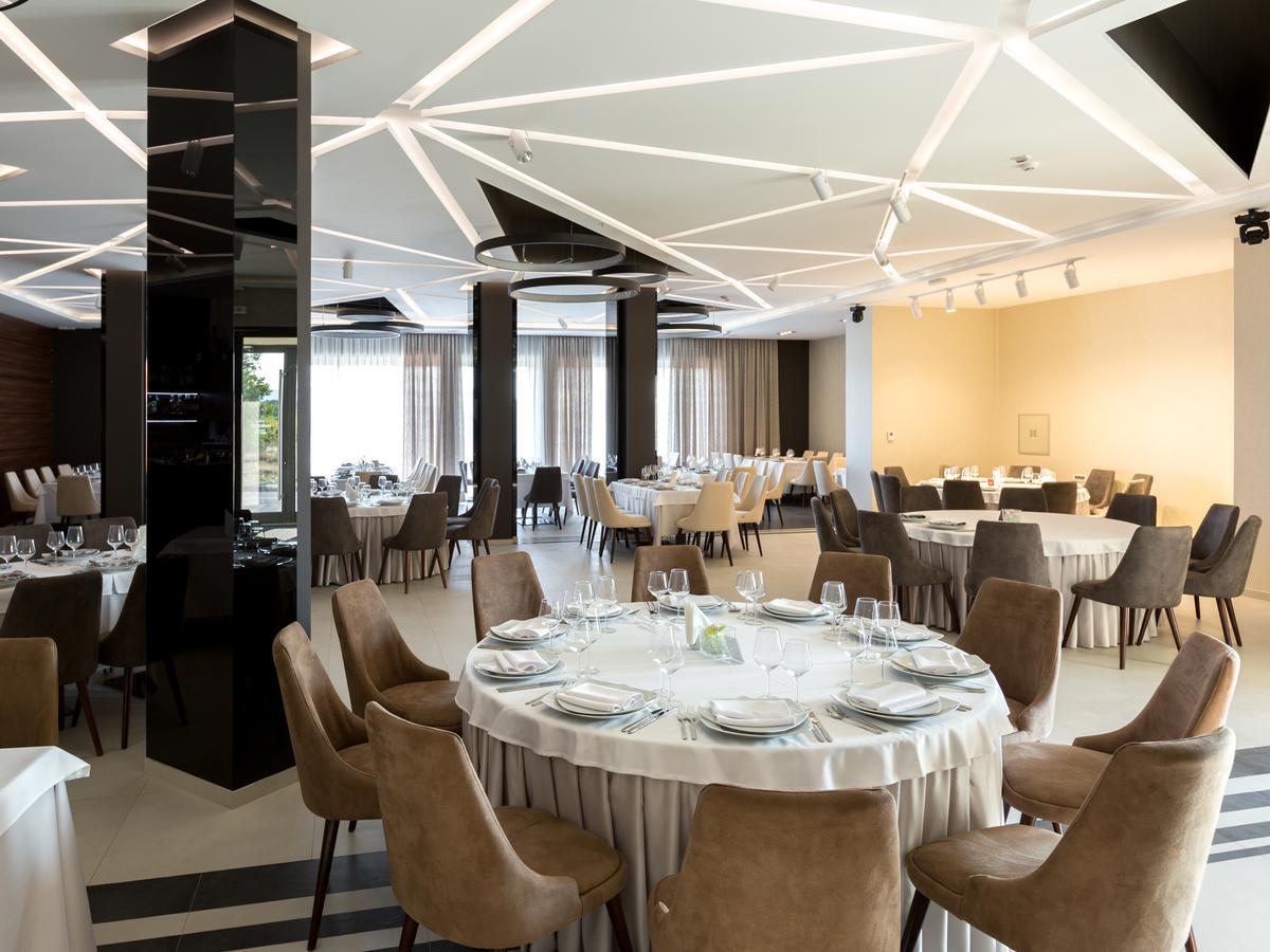 Hotel Ideo Lux Ni Exterior foto